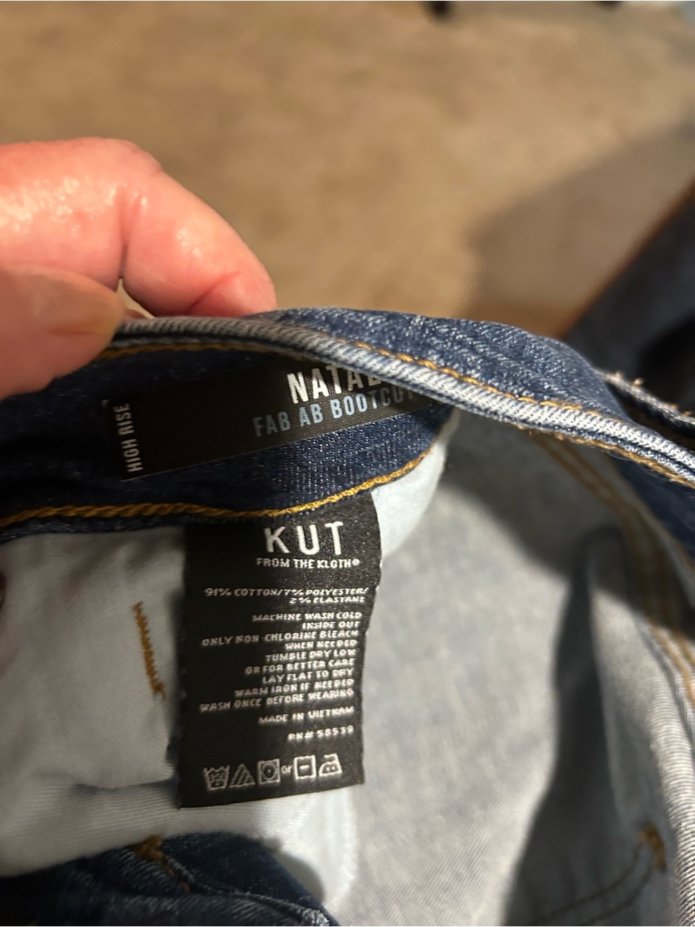 Kut from the Kloth Women's Medium Dark Blue Flare Jeans Size 6 waist 16 - Picture 8 of 8